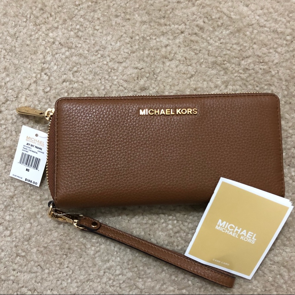 NWT Michael Kors Continental leather Wallet